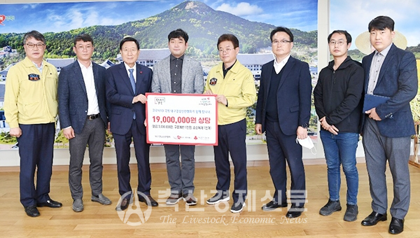 대구경상산란협의회는 1900만원 상당의 성금과 물품을 경북사회복지공동모금회에 전달했다.