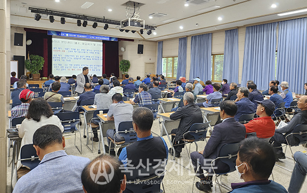 지난달 21일 재개된 경주축협 축산관련종사자교육 강의 모습.